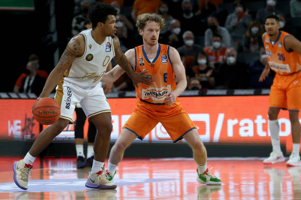 遭遇强劲对 遭遇强劲对