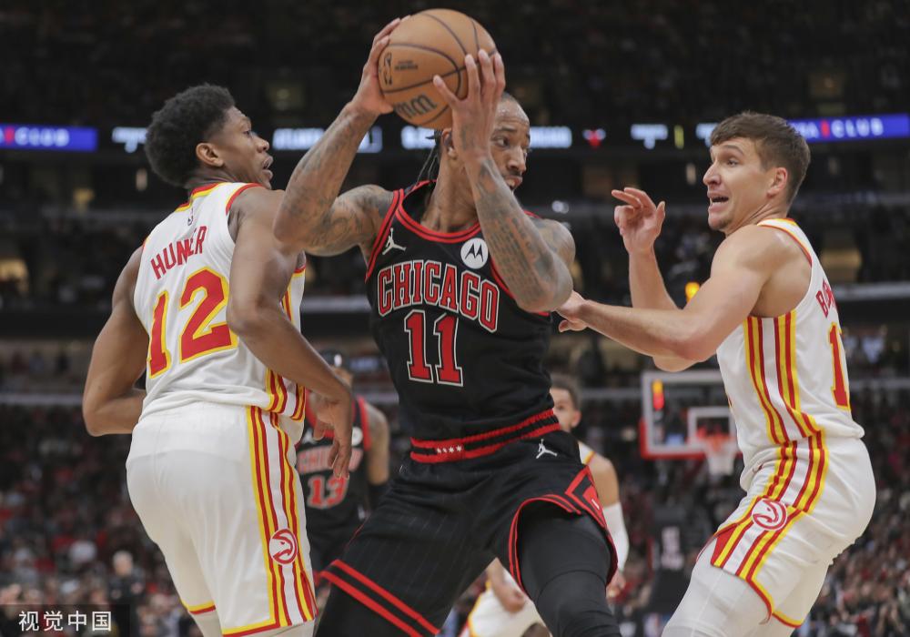 员严肃紧张 员严肃紧张